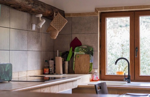 Le Castellet Bed & Breakfast | A charming gîte, the Jas des Oliviers welcomes you to the heart of the garden.