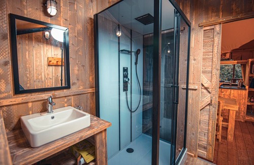 Simeyrols Cabin | A charming glamping gite with a change of scenery!