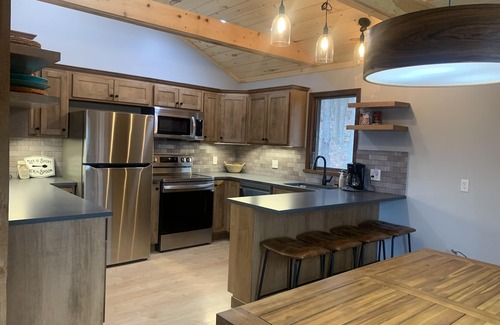 James Creek Cabin | A Charming & Spacious Mountaintop Retreat with Spectacular View!