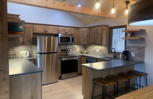 James Creek Cabin | A Charming & Spacious Mountaintop Retreat with Spectacular View!