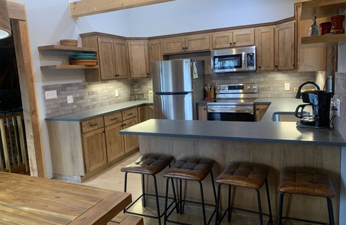 James Creek Cabin | A Charming & Spacious Mountaintop Retreat with Spectacular View!