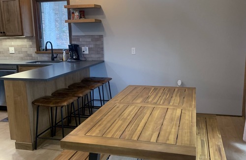 James Creek Cabin | A Charming & Spacious Mountaintop Retreat with Spectacular View!