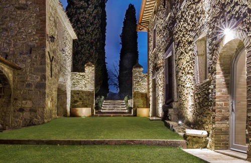 Sarteano House | A charming villa with 7 elegant suites located in the heart of Tuscany.