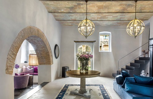 Sarteano House | A charming villa with 7 elegant suites located in the heart of Tuscany.