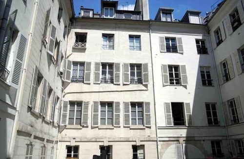 Odeon Apartment | A Charming XVII° Century Appartment at St Germain Des Pres