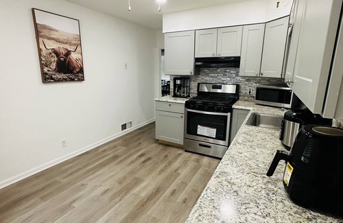 Sharon Hill House | A cheerful 3/2 bedrooms with ample space and free parking in a friendly area.