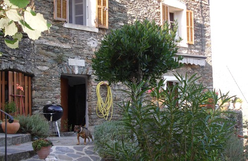 Monte Apartment | A Cima, a traditional Corsican house in the Castagniccia