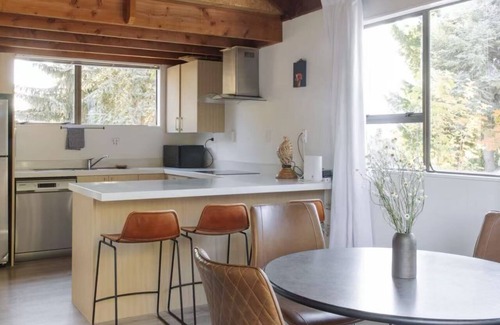 Lake Tekapo Apartment | A classic 1970s Kiwi Bach designed by Chaplin's Architects