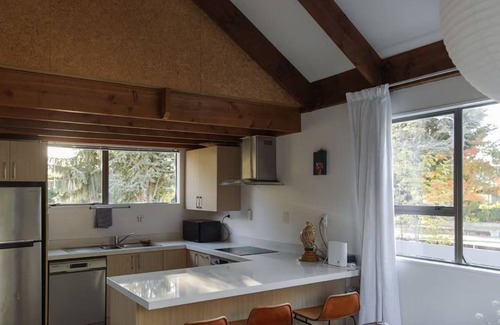 Lake Tekapo Apartment | A classic 1970s Kiwi Bach designed by Chaplin's Architects