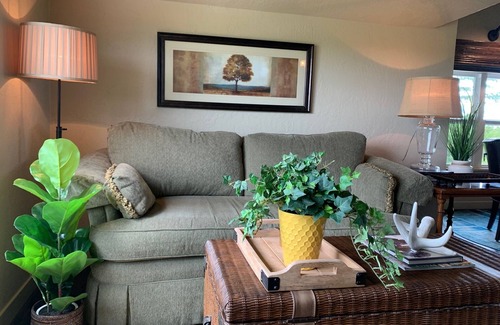 North Woodbridge Apartment | A classic barn loft, reinterpreted.