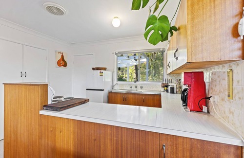 Mossy Point House | A Classic, Pet Friendly Beach House - Waterfront Access and Short Walk to Beach