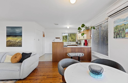 Mossy Point House | A Classic, Pet Friendly Beach House - Waterfront Access and Short Walk to Beach