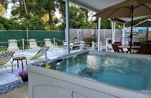 Fellowship House | A Clothing Optional Clothes Free Tent Site Oasis WEC 5 Mile Away T