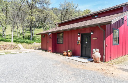 Ahwahnee Cottage | A comfortable one bedroom studio