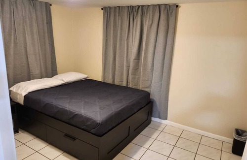 West Hollywood House | A comfy getaway home near the beach and too many amenities