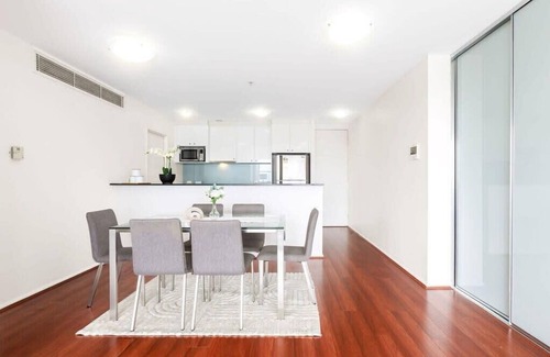 Sydney Central Business District Apartment | A Comfy & Spacious 2BR Apt Harbour View