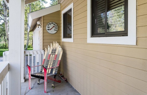 Sun Valley House | A comtemporary home that is great for families & large groups just 6 miles North