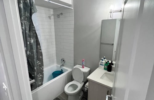 Evanston Bed & Breakfast | A cosy and comfortable 2 Bedroom close to all amenities and Airport.