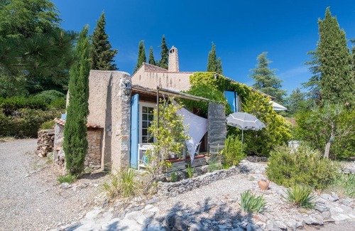 Saint-Etienne-les-Orgues Apartment | A cosy, atypical stay in Provence