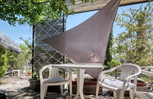 Saint-Etienne-les-Orgues Apartment | A cosy, atypical stay in Provence