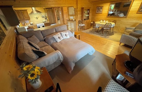 Grimley Cabin | A Cosy, pet-friendly, Rural Cabin with far reaching views over the countryside