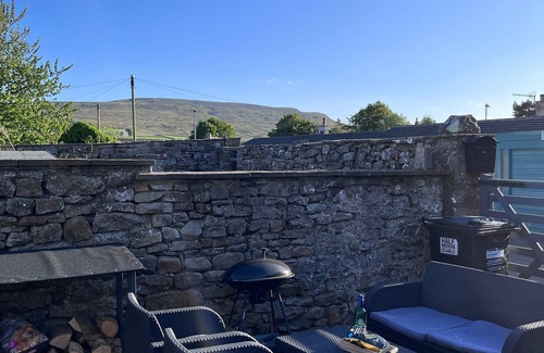 Reeth Cottage | A cosy, romantic, dog friendly holiday cottage for 2 people, WiFI & 3 pubs nearby