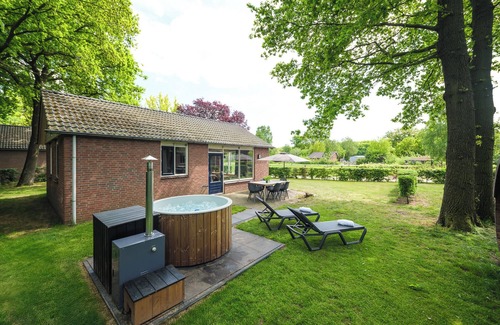 Zuna Cabin | A cottage especially for kids with bubble tub! Also suitable for the disabled.