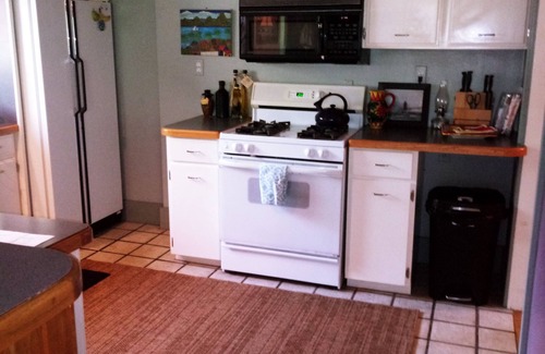 South Haven Cottage | A Cottage for Couples: Quaint, Comfortable and Convenient.