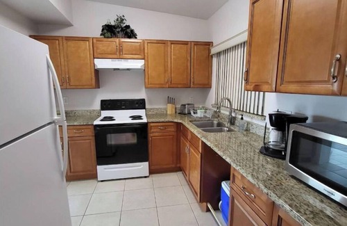 Crystal Lake House | A Cottage on Lake Near Universities and colleges. close to shops and downtown