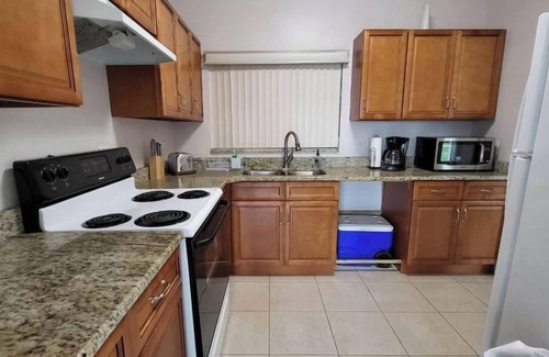 Crystal Lake House | A Cottage on Lake Near Universities and colleges. close to shops and downtown