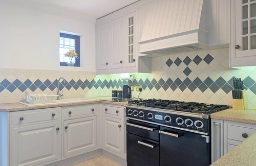 South Hayling Cottage | A cottage that sleeps 8 guests in 4 bedrooms