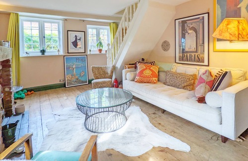 West Lavington Cottage | A cottage that sleeps 4 guests in 2 bedrooms