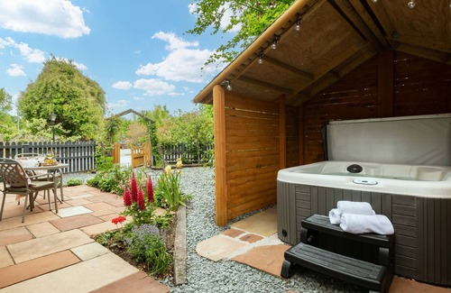 Carlisle Cottage | A cottage that sleeps 2 guests in 1 bedroom