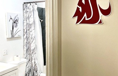 Pullman Apartment | A Coug’s nest! In the heart of Pullman WA - Short walk from downtown and campus!
