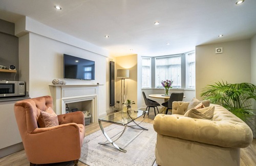 Bootham Apartment | A couples retreat that sleeps 2 guests in 1 bedroom