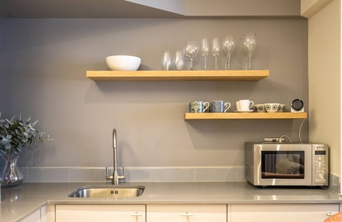 Bootham Apartment | A couples retreat that sleeps 2 guests in 1 bedroom