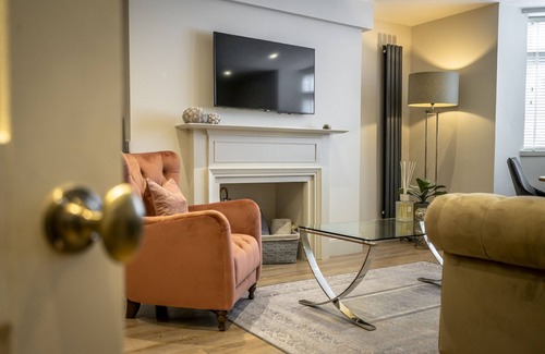 Bootham Apartment | A couples retreat that sleeps 2 guests in 1 bedroom