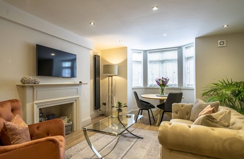 Bootham Apartment | A couples retreat that sleeps 2 guests in 1 bedroom