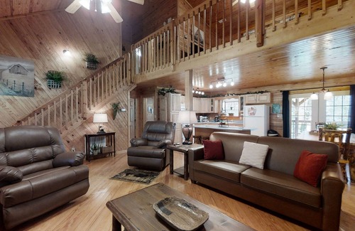 Wears Valley Cabin | A Cowpoke's Dream (3-Bedroom Cabin) by RedAwning