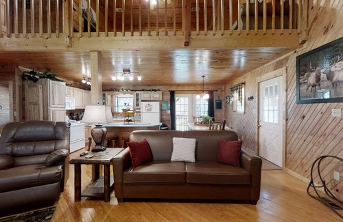 Wears Valley Cabin | A Cowpoke's Dream (3-Bedroom Cabin) by RedAwning