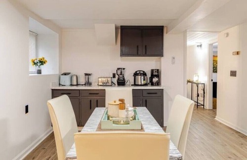 Tallahassee House | A cozy 1-bedroom apartment with massaging bed. Close to FSU, FAMU, AIRPORT &I10.
