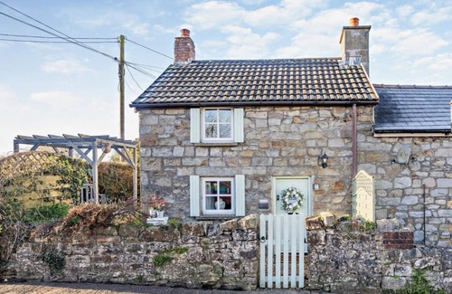 Bryncethin Cottage | A cozy 200 year old beamed cottage. pet friendly,secure garden.