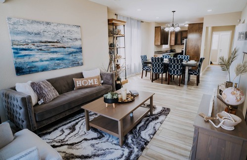 Los Angeles House | A cozy 2BR 2Bath vacation home close to DTLA, USC, Arts District & CRYPTO ARENA!