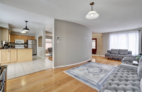 Barrie House | A Cozy 3-Bedrooms Retreat