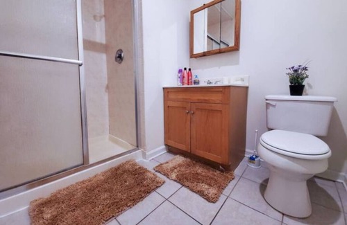 Iselin Apartment | A cozy alcove with all highways within stone's throw.
