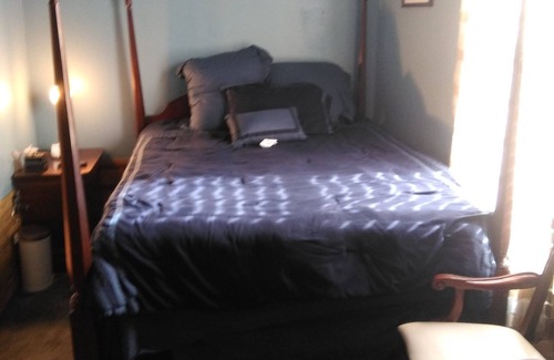 Detroit Apartment | A cozy and authentic Detroit experience just minutes from downtown