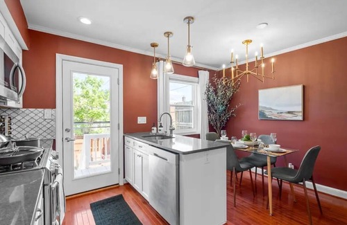 Del Ray House | A Cozy and Inviting Suite Xcape