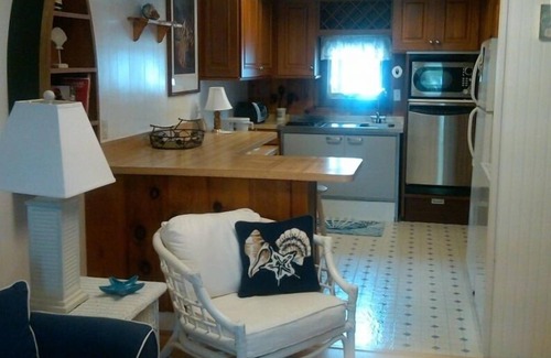 Rehoboth by the Sea Cottage | A COZY BEACH COTTAGE - NEW LOWER RATE FOR LAST WEEK OF AUGUST