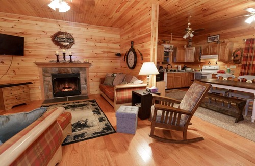 Luray Cabin | A Cozy Bear Cottage! Quiet Mountain Cabin!