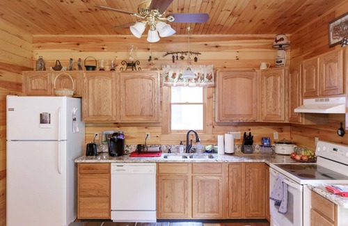 Luray Cabin | A Cozy Bear Cottage! Quiet Mountain Cabin!